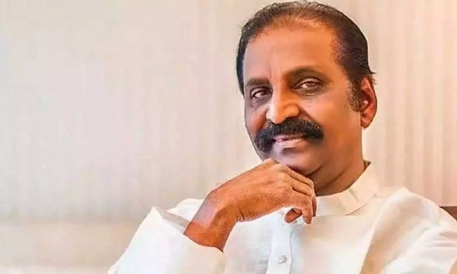 "புத்தாண்டைப் பொன்னாண்டு செய்வோம்!" - கவித்துவமாக வாழ்த்துச் சொன்ன கவிப்பேரரசு வைரமுத்து!